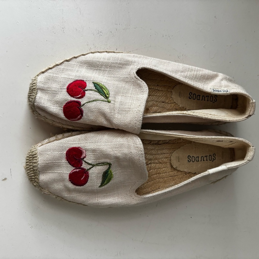 Soludos Espadrilles with a Cherry Embroidery As New - Picture 2 of 7